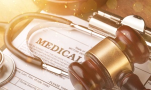 medical malpractice lawsuit gavel clipboard stethoscope