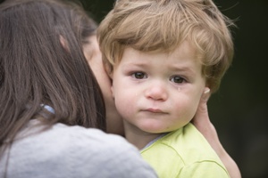 mother-comforting-crying-toddler