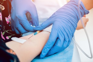 oncology nurse delivering chemotherapy