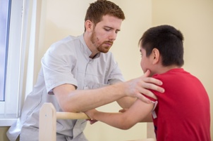 physical therapist working with child with cerebral palsy
